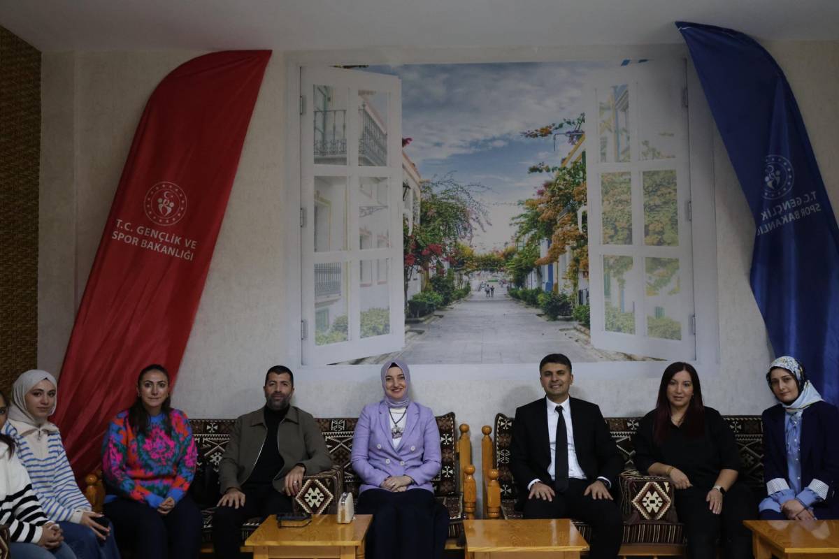 Vali Koç’un Eşi Neslihan Gül Koç, Genç Ofisi’ndeki Kursları Ziyaret Etti