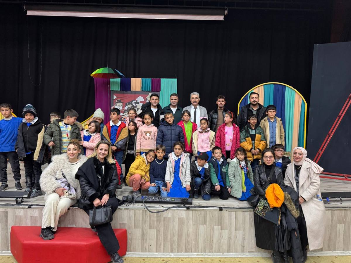 Ağrı’da Çocuk Tiyatrosuna Yoğun İlgi