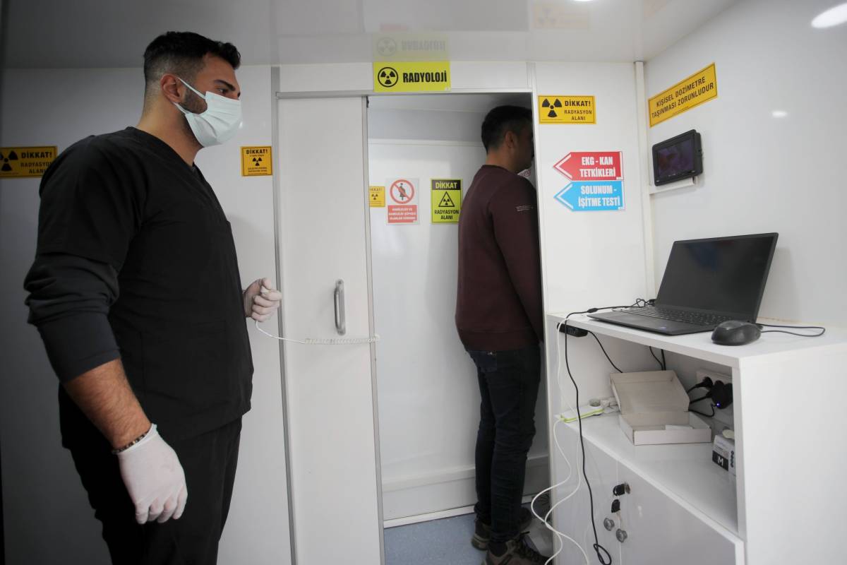 AİÇÜ’de Mobil Araçla Sağlık Taraması Uygulanıyor