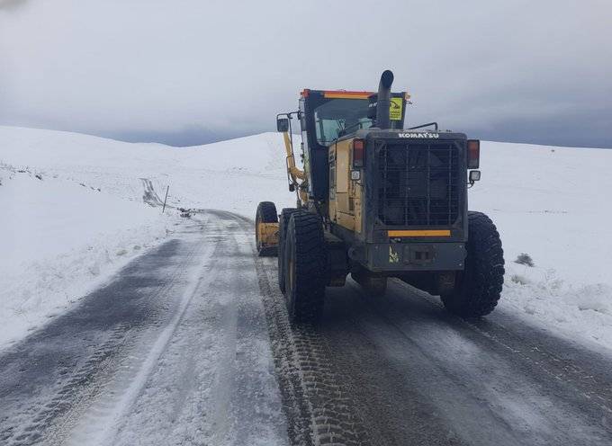 Ağrı’da kar yağışıyla birlikte ekipler sahada