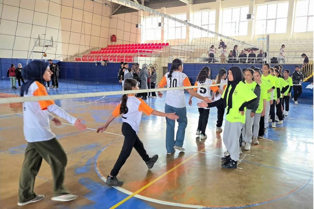 Tutak’ta Yıldızlar Voleybol Müsabakaları Başladı