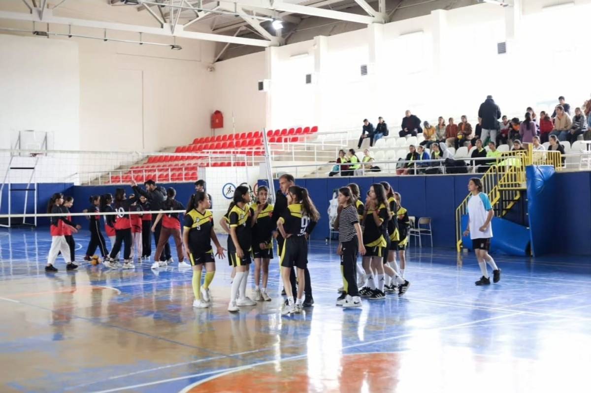 Tutak’ta Yıldızlar Voleybol Müsabakaları Başladı