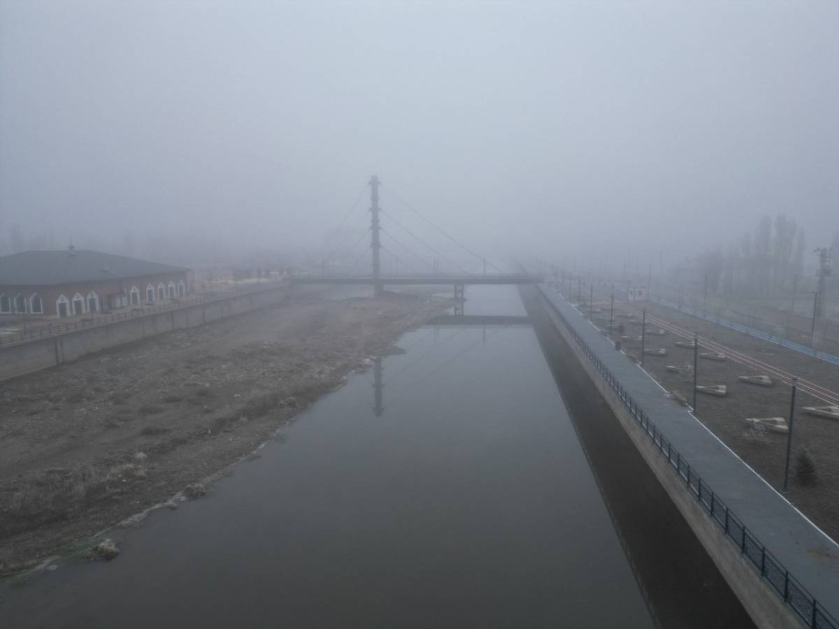 Ağrı’da Nehir ve Ağaçlar Dronla Sis Perdesi Altında Görüntülendi