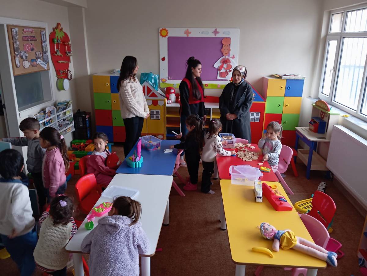 Taşlıçay’da Kadınlar Aile Destek Merkezinde Hem Öğreniyor Hem Sosyalleşiyor