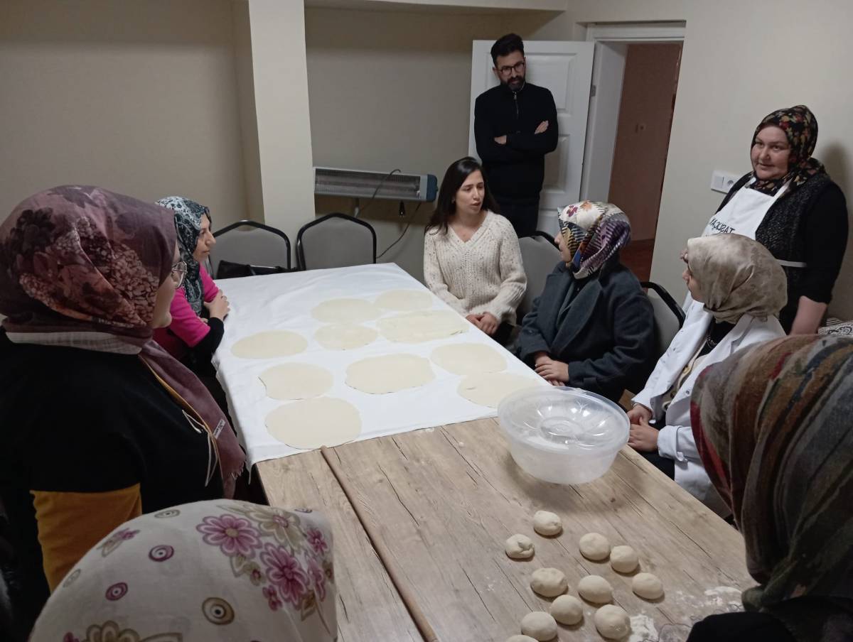 Taşlıçay’da Kadınlar Aile Destek Merkezinde Hem Öğreniyor Hem Sosyalleşiyor