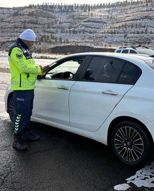 Ağrı’da Trafik Kurallarına Uymayan 83 Sürücüye Ceza
