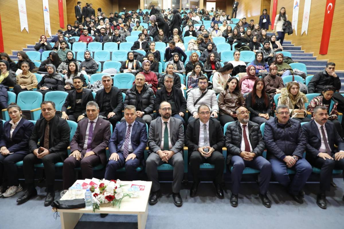 Ağrı’da gençlere yönelik medya okuryazarlığı eğitimi verildi