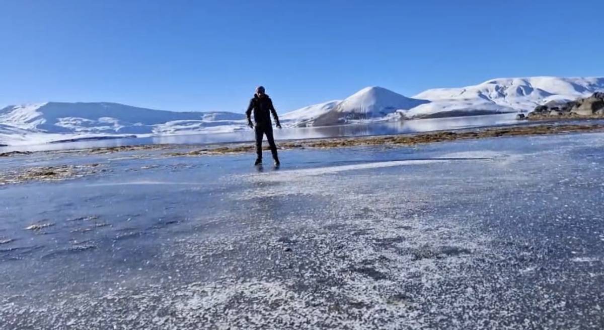 Türkiye’nin En Yüksek Rakımlı Balık Gölü’nün Yüzeyi Kısmen Buz Tuttu