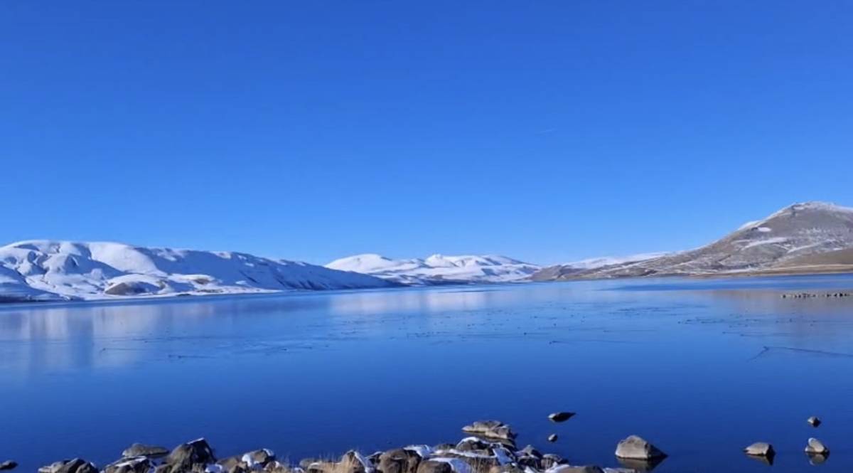 Türkiye’nin En Yüksek Rakımlı Balık Gölü’nün Yüzeyi Kısmen Buz Tuttu