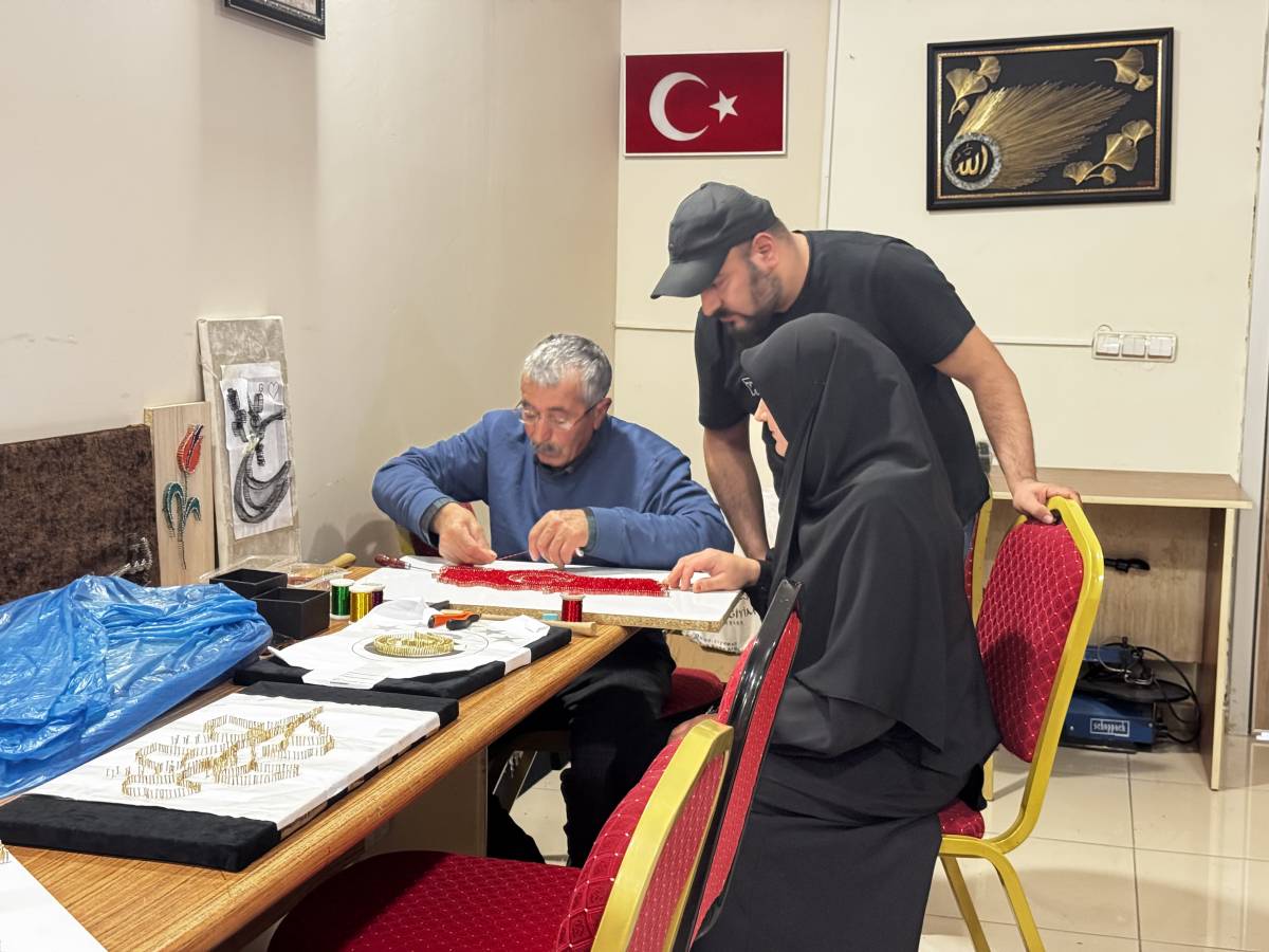 Ağrı’da Kızı Sayesinde 80 Yaşında Filografiyle Tanıştı