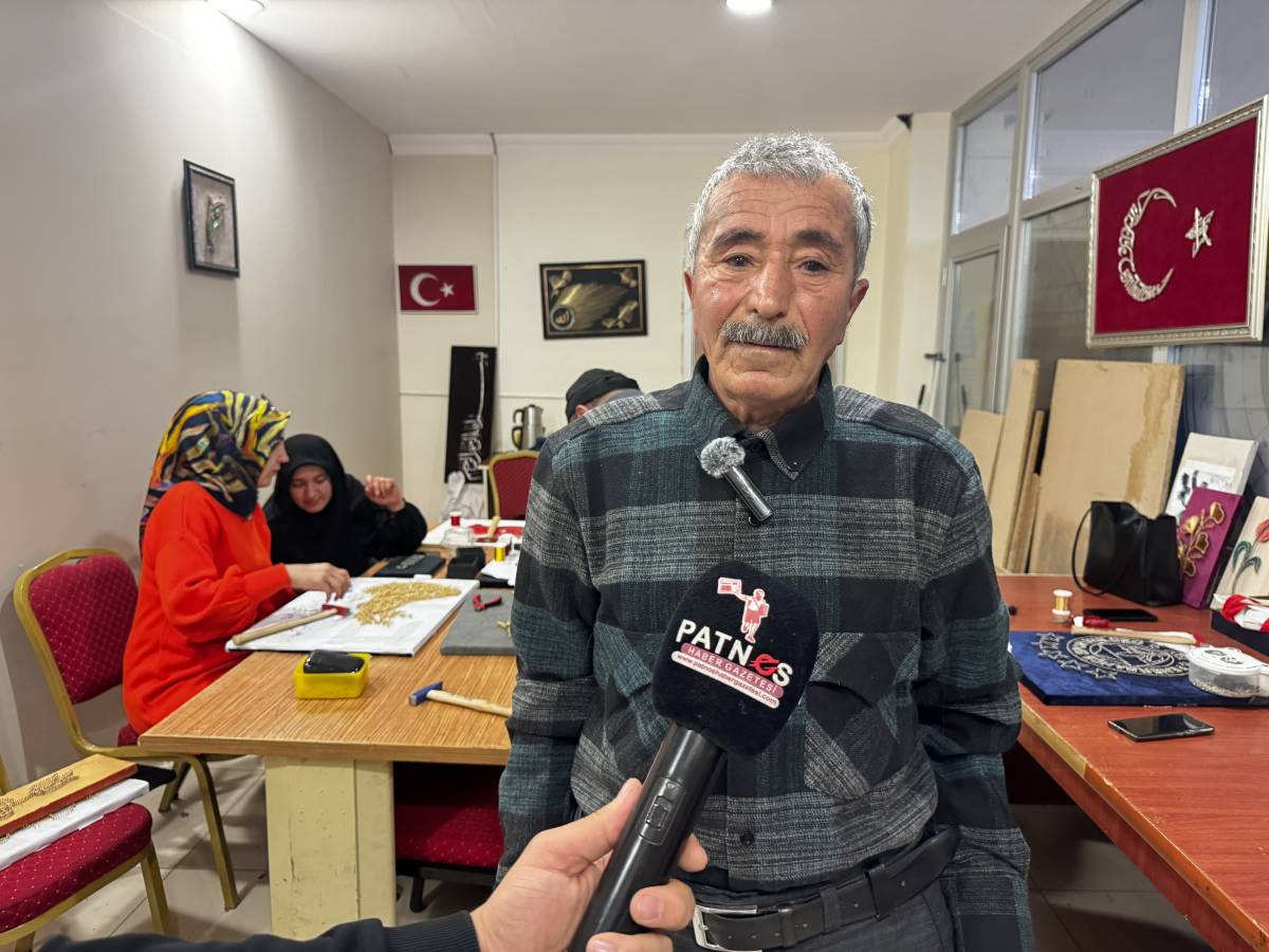 Ağrı’da Kızı Sayesinde 80 Yaşında Filografiyle Tanıştı