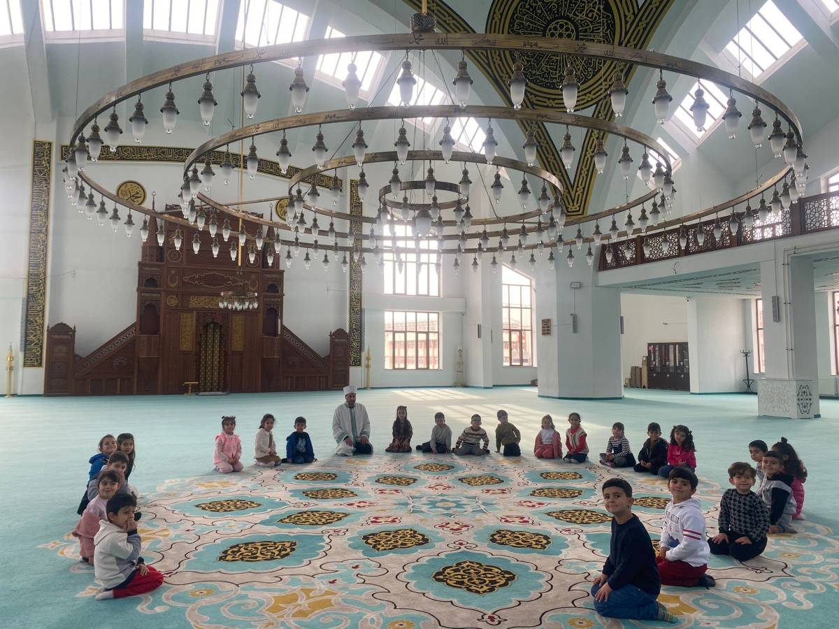 Ağrı Kızılay’dan Regaib Kandili Ziyareti