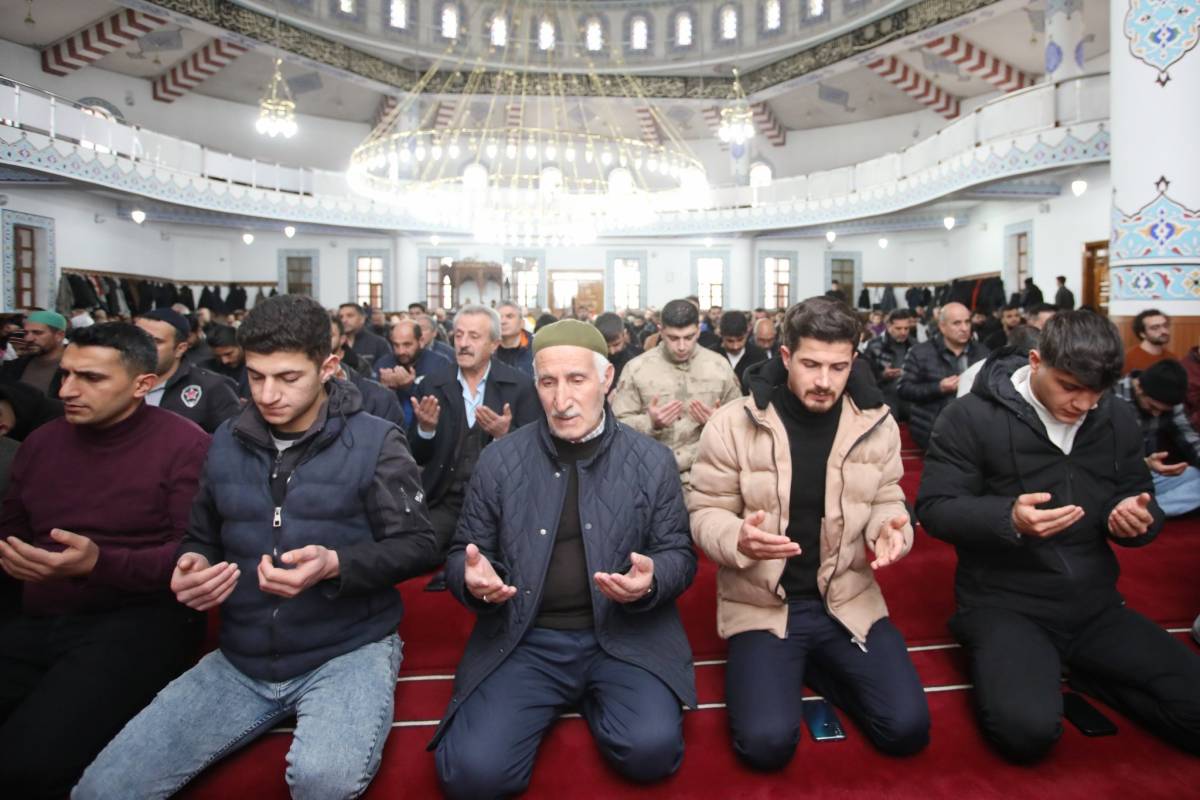 Ağrı’da acı bir şekilde hayatını kaybeden üniversite öğrencisi dualarla anıldı