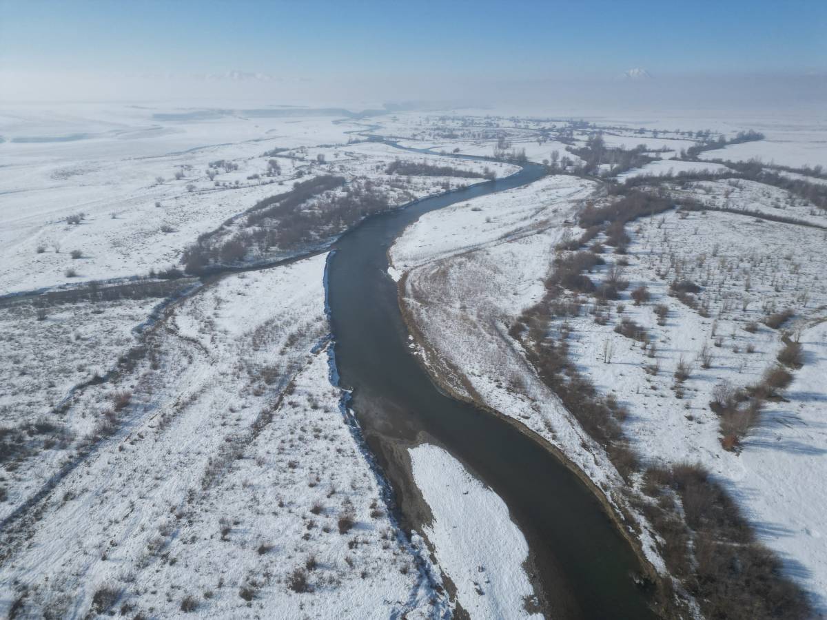 Ağrı’da gece yağan kar kenti beyaza boyadı