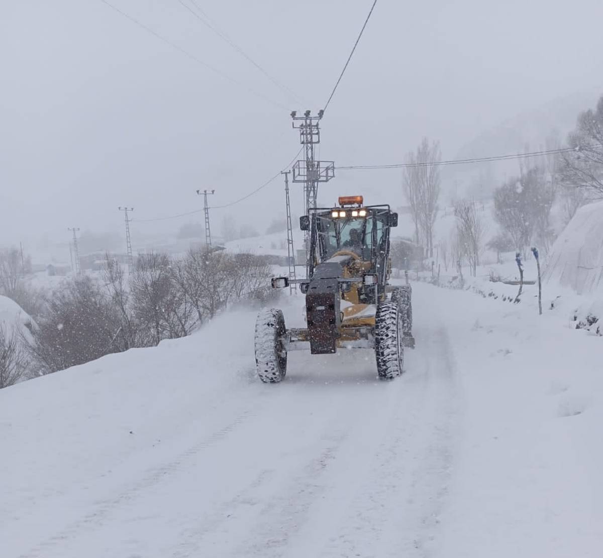 Eleşkirt’te Kar Mesaisi Başladı