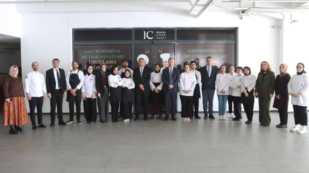AİÇÜ’de Dünya Mutfağı Mezuniyet Projeleriyle Tanıtıldı