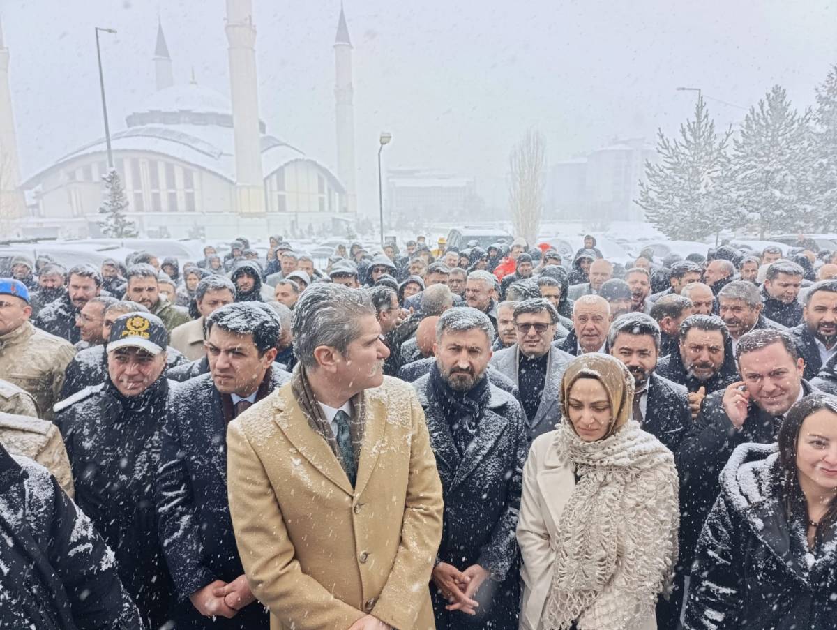 Ağrılılar, Vali Koç’u Gözyaşlarıyla Uğurladı
