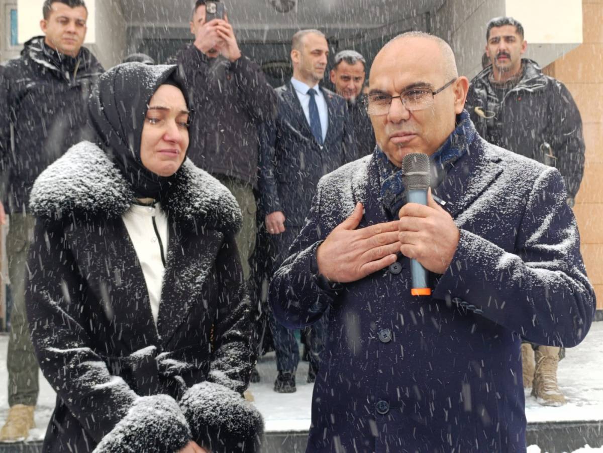 Ağrılılar, Vali Koç’u Gözyaşlarıyla Uğurladı