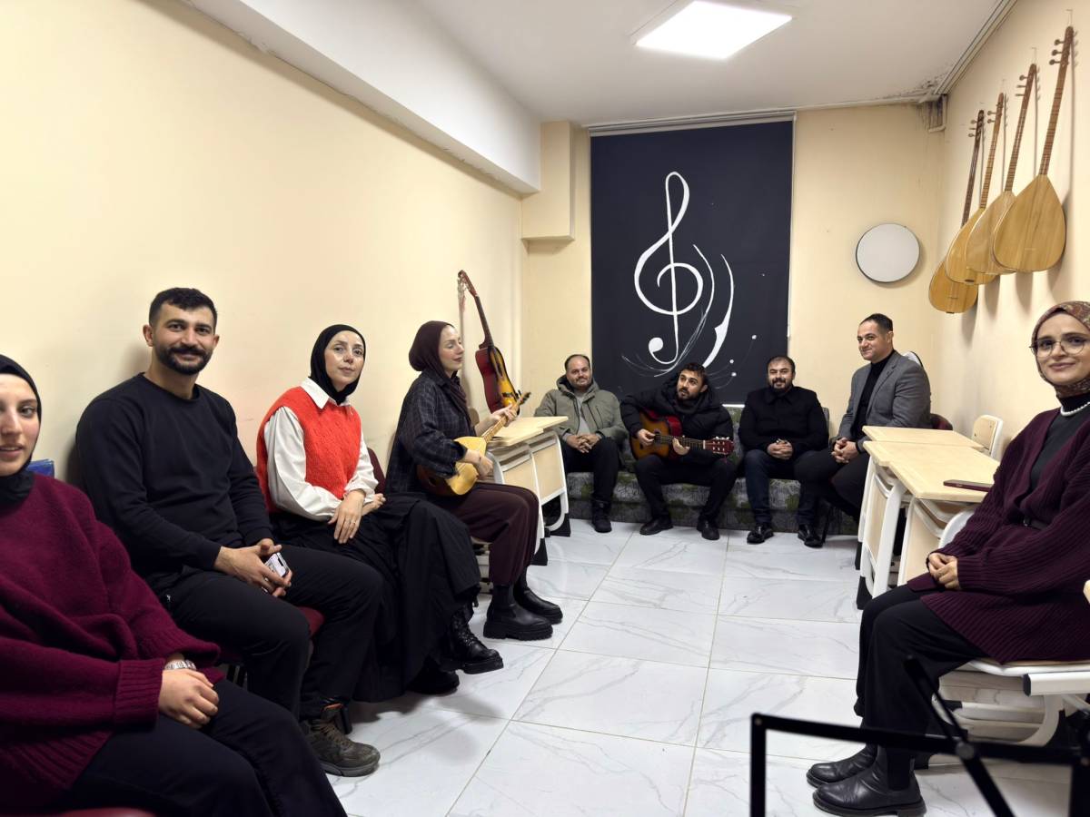 AKET Derneği’nden Hamur’da gençliğe yönelik anlamlı ziyaret