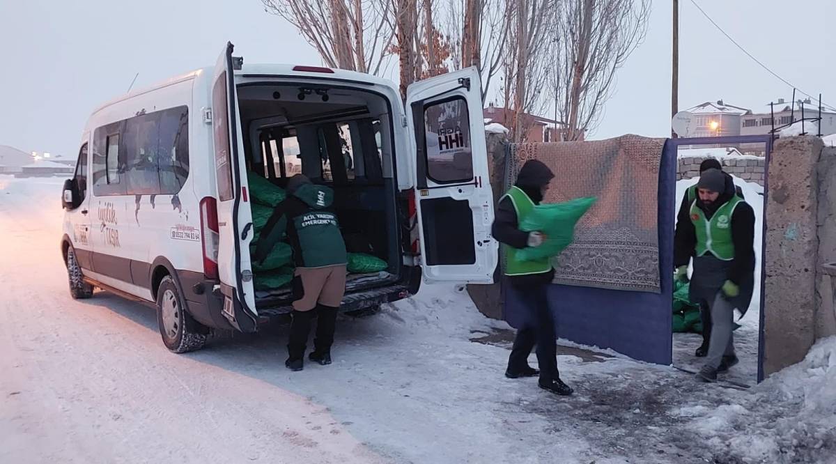 Ağrı İhh İhtiyaç Sahiplerine 135 Ton Kömür Yardımı
