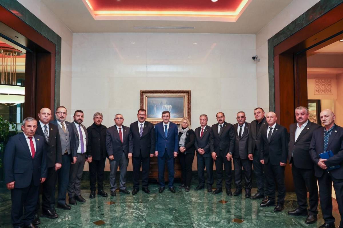 Nihat Çelik ve TÜRKYED Heyeti Cumhurbaşkanı Yardımcısı Yılmaz’ı Ziyaret Etti