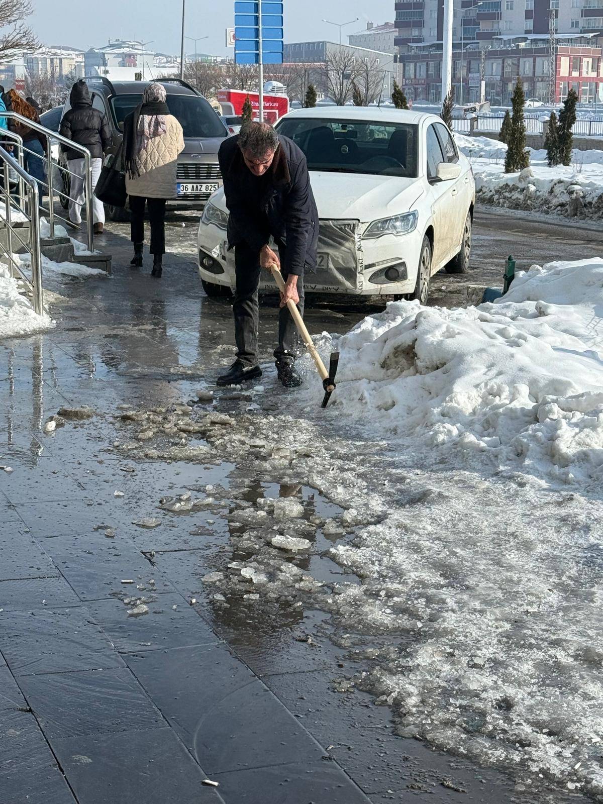 Taşdemir’in Talimatıyla Hastanede 80 Kişilik Temizlik Mesaisi