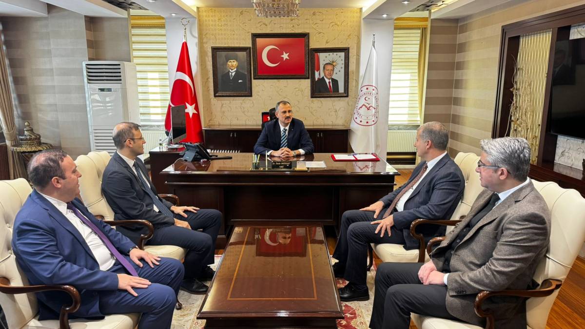 Ağrı’da Valisi Önder Bozkurt Göreve Başladı