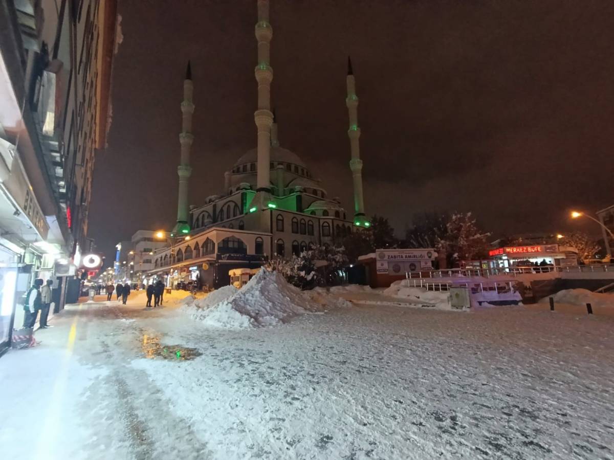 Ağrı’da buz sarkıtı dehşeti