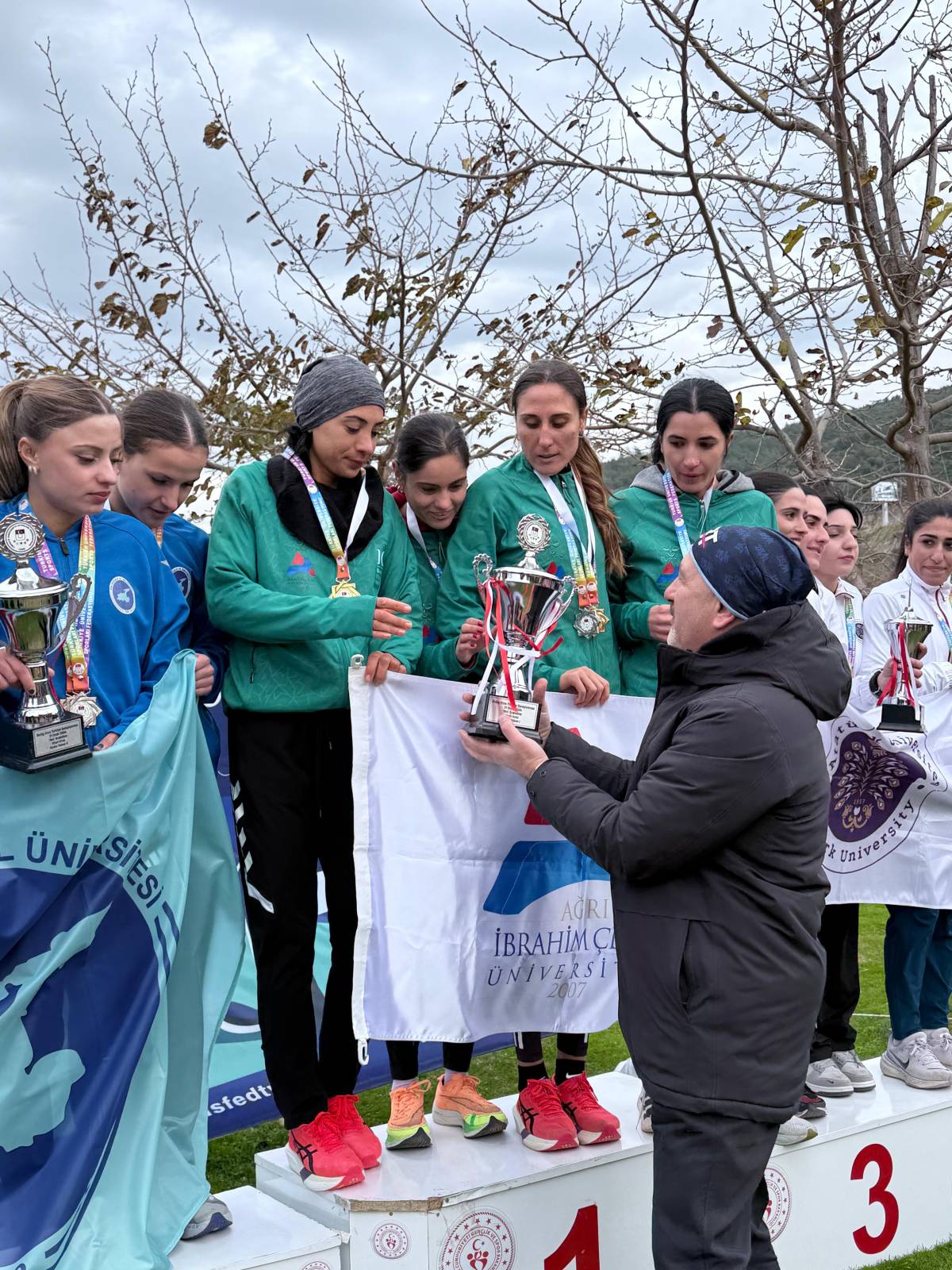 Ağrı İbrahim Çeçen Üniversitesi Kadın Kros Takımı Türkiye Şampiyonu Oldu