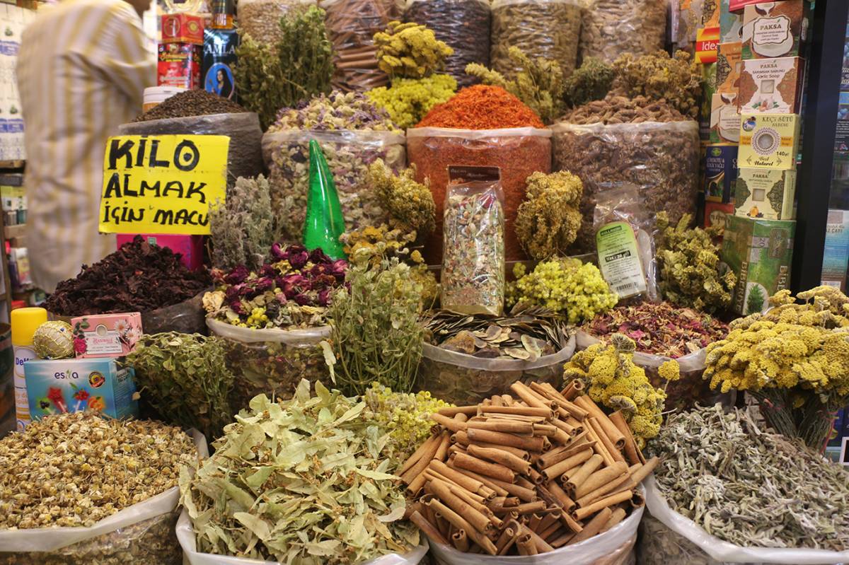 Patnos’ta Kışın İlacı Aktarlardan: Doğal Bitki Çaylarına Yoğun İlgi