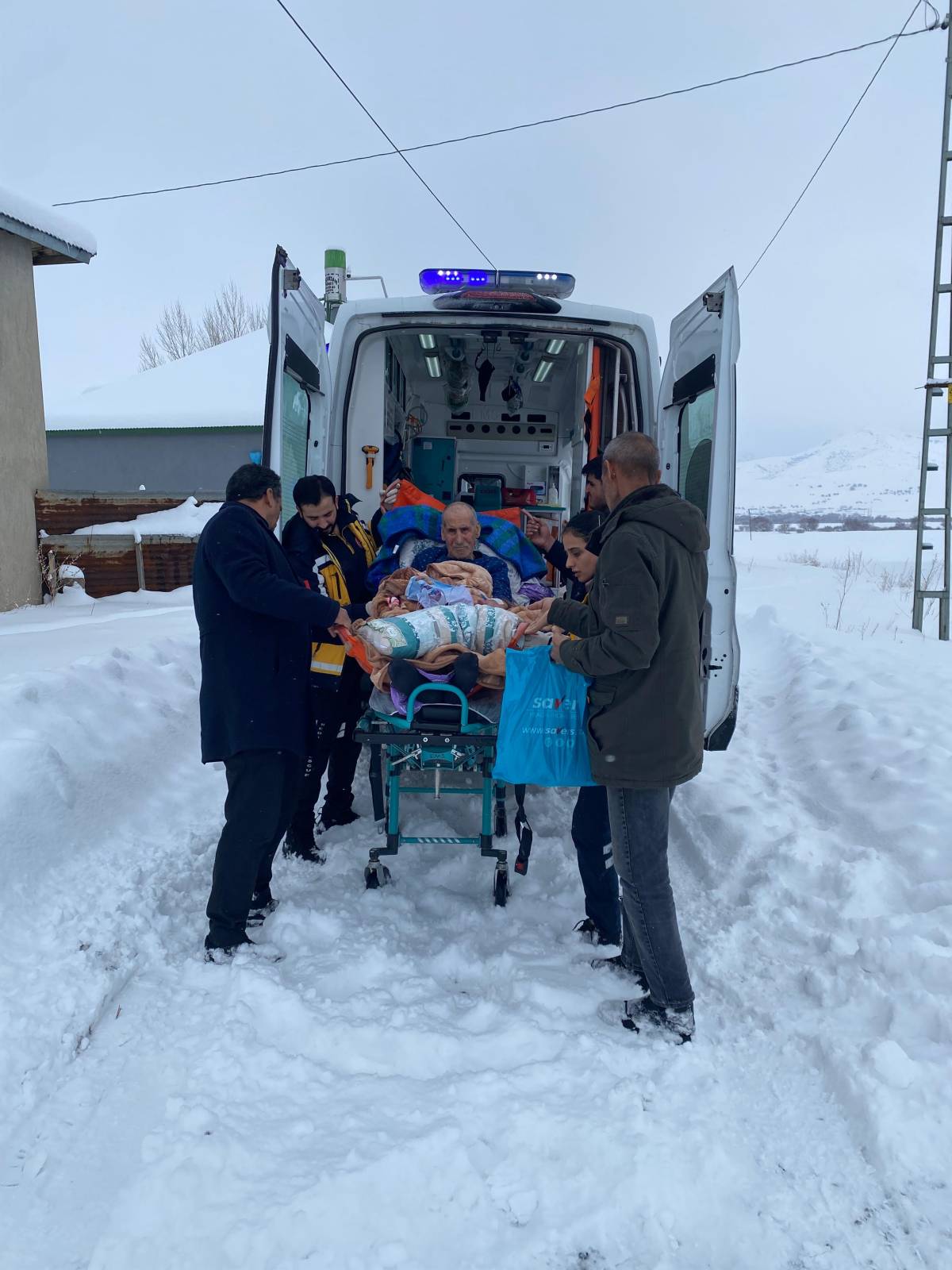 Ağrı’da 82 Yaşındaki Hasta İçin Ekipler Harekete Geçti