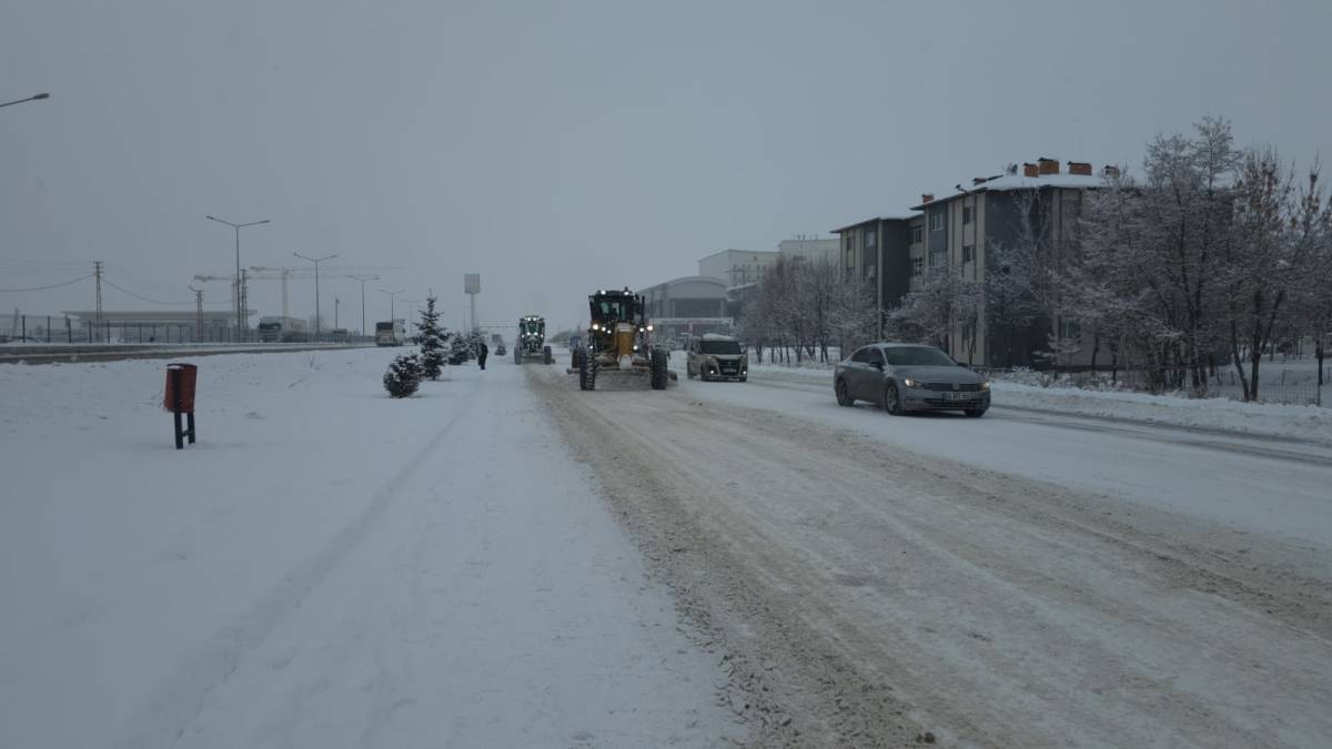 Ağrı’da 563 Köy Yolu Ulaşıma Açıldı