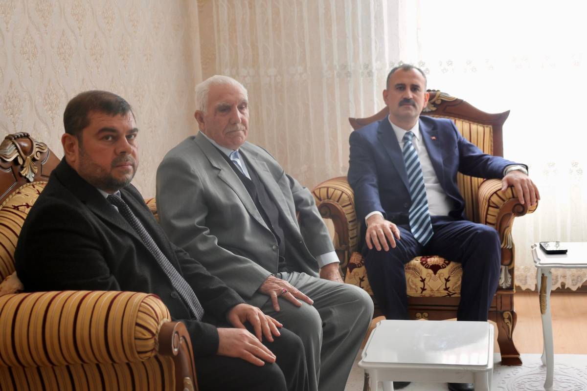 Vali Bozkurt, görevinin ilk gününde şehitlerimizi rahmetle andı