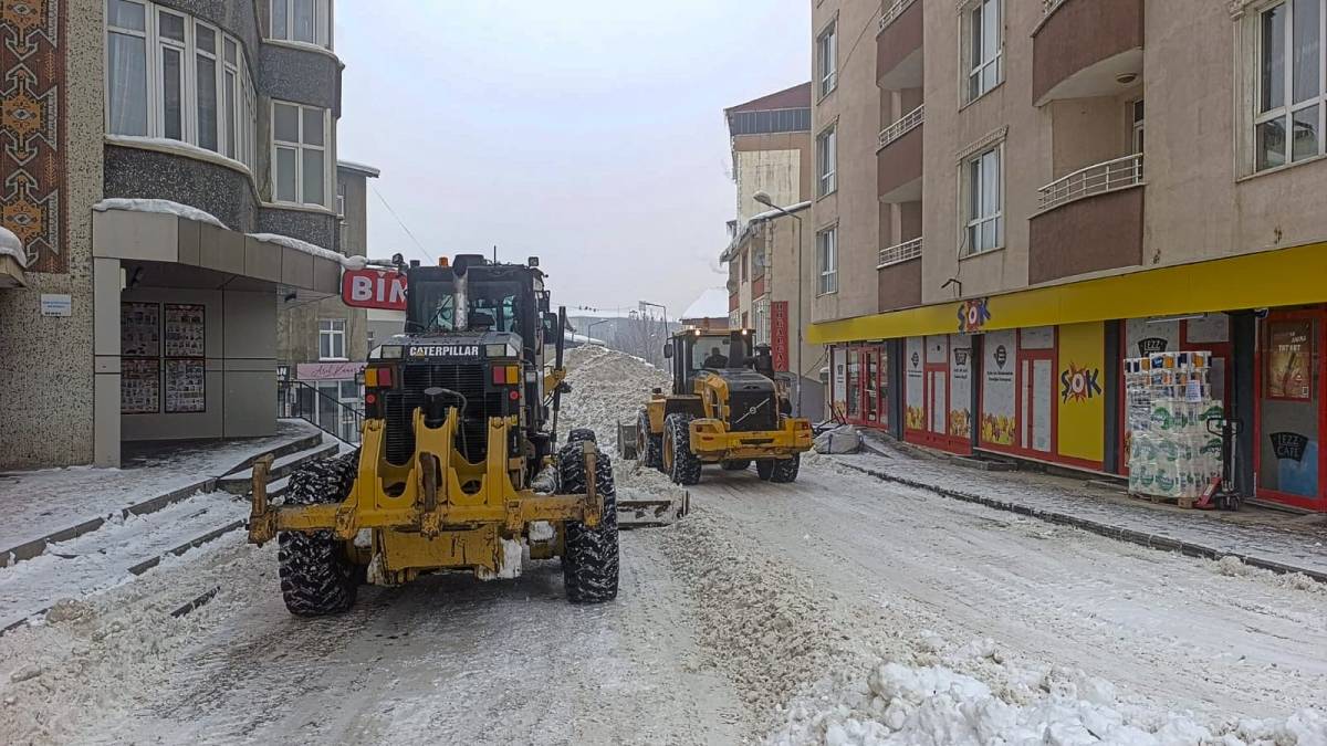 Ağrı’da Karla Mücadele Çalışmaları Aralıksız Sürüyor