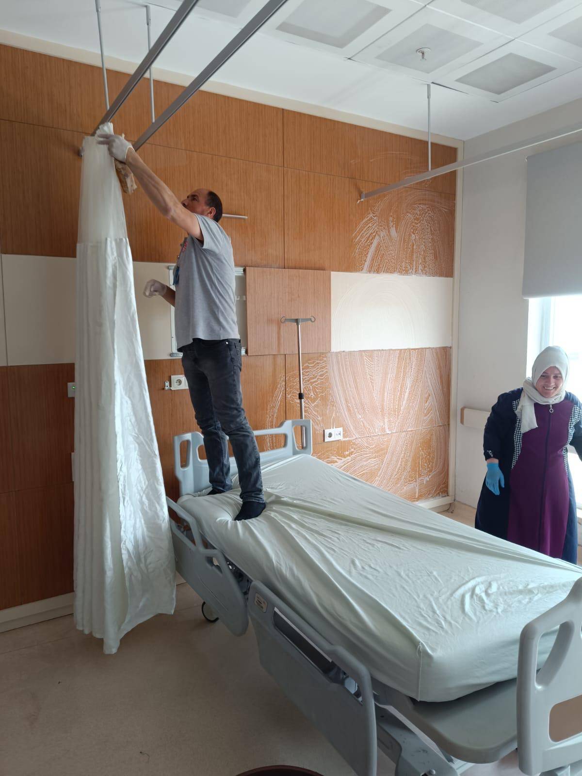 Taşdemir’in Talimatıyla Hastanede 80 Kişilik Temizlik Mesaisi