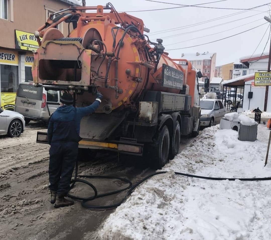 Ağrı’daki Dondurucu Soğuklara Rağmen Ekipler Sahada