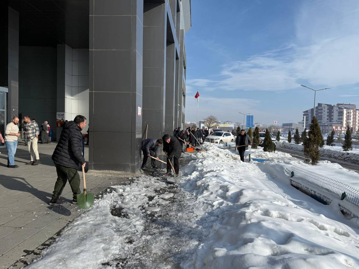 Taşdemir’in Talimatıyla Hastanede 80 Kişilik Temizlik Mesaisi