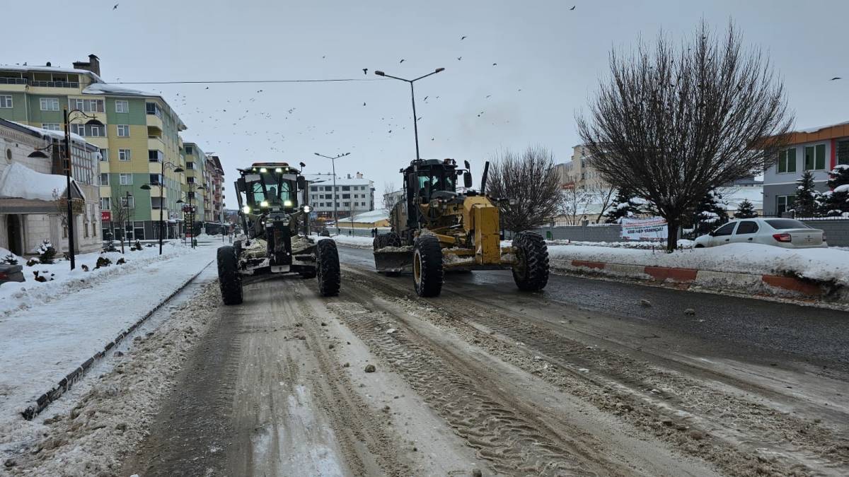 Ağrı’da ekipler yaya ve araç güvenliği için sahada