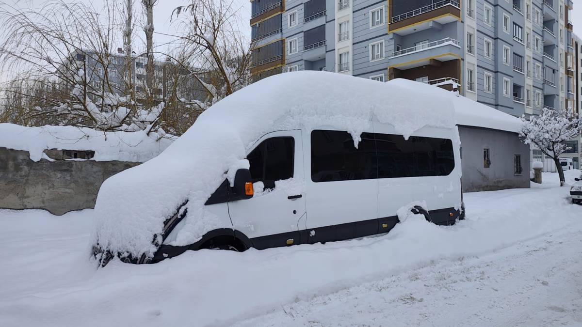 Patnos'ta Kar Yağışı Hayatı Felç Etti