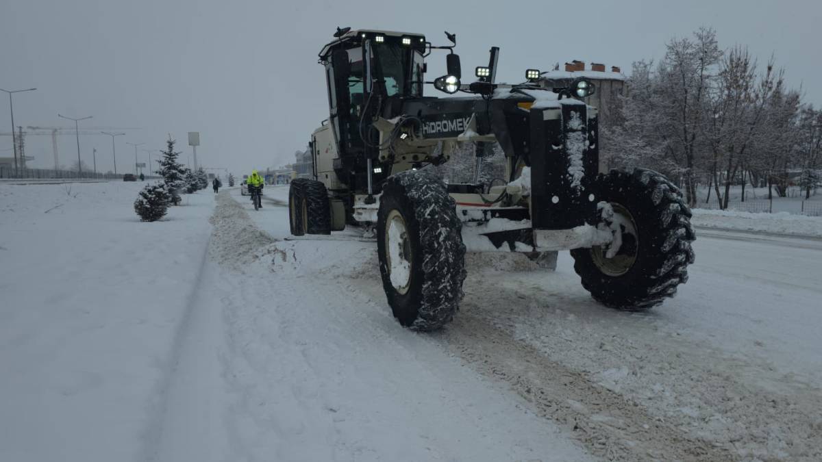Ağrı’da 563 Köy Yolu Ulaşıma Açıldı
