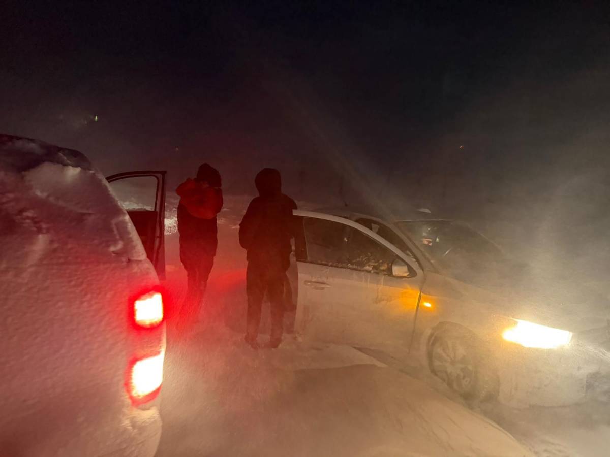 Ağrı’da AFAD Ekipleri Mahsur Kalan Vatandaşlara Ulaştı (Videolu Haber)