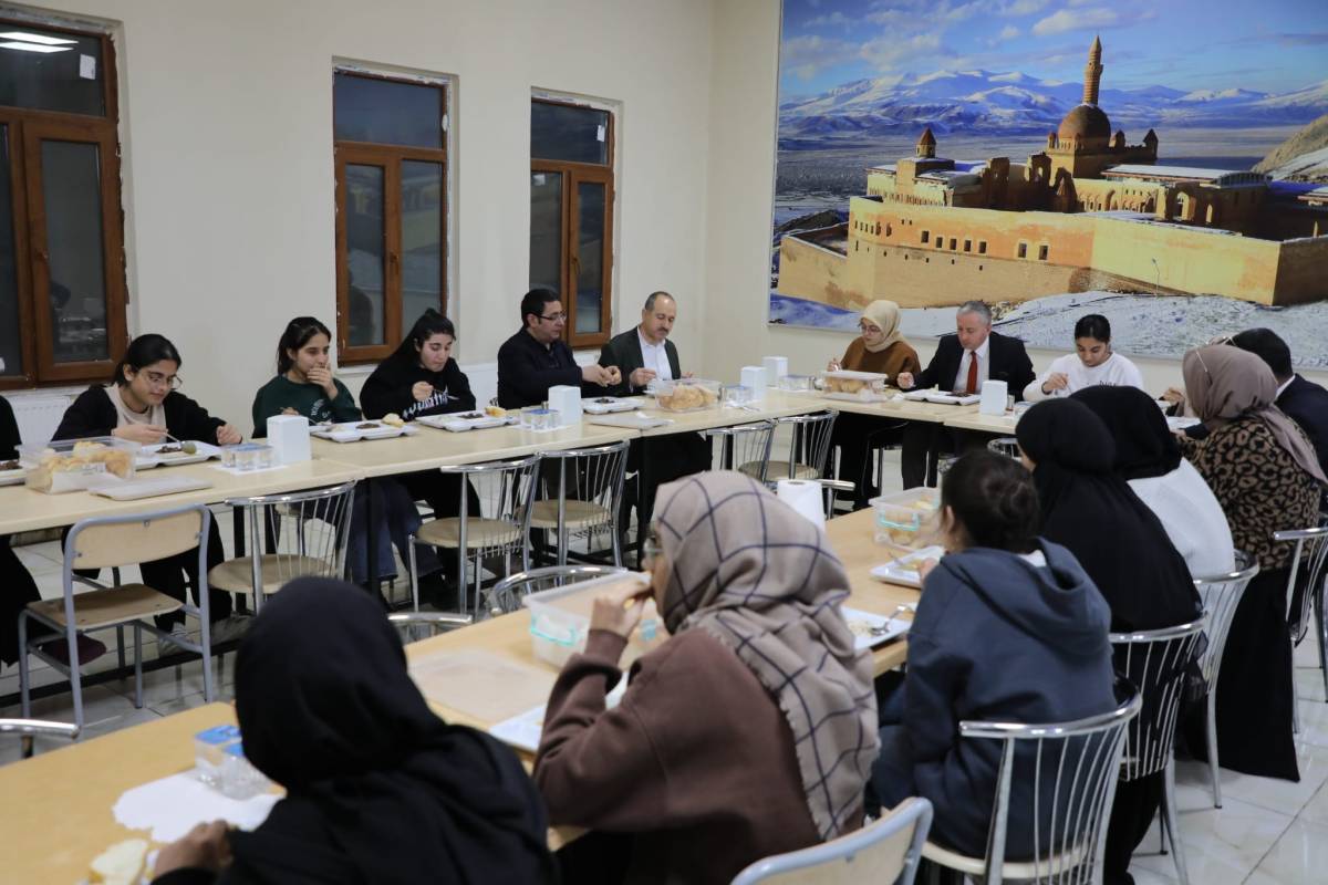 Ağrı’da Öğrenciler Üniversiteye Kamp Disipliniyle Hazırlanıyor