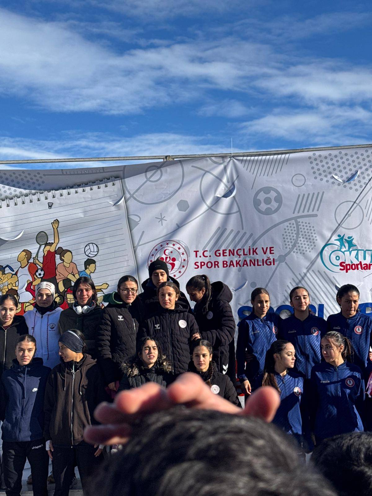 Ağrı Spor Lisesi Genç Kızlar Kros Takımı Türkiye Şampiyonası Yolunda