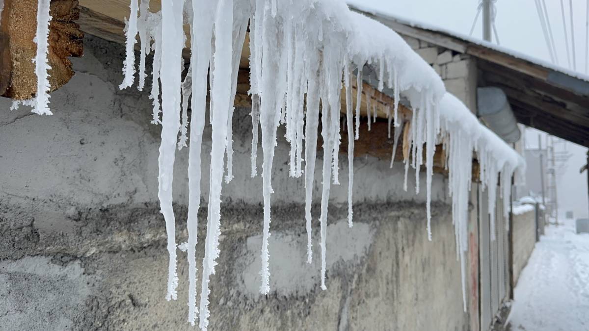 Ağrı’da termometreler eksi 24’ü gösterdi