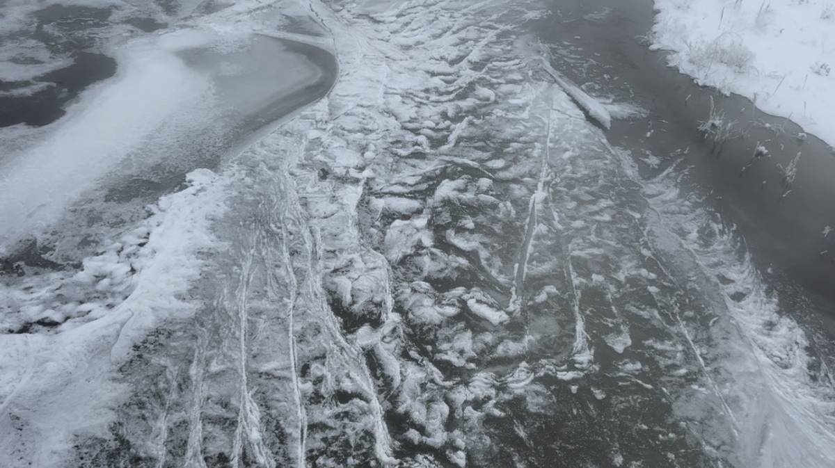 Ağrı’da Murat Nehri Tamamen Buz Tuttu