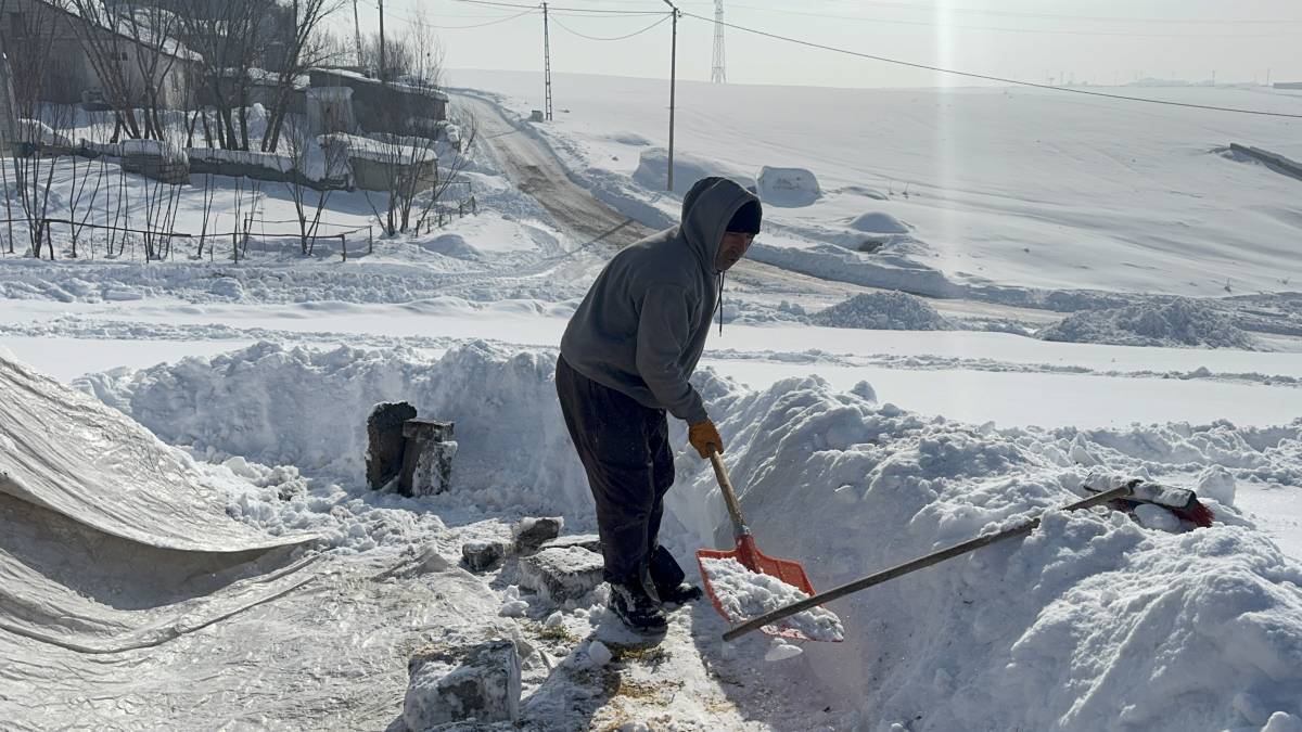 Kar yağışı Ağrı’yı yeniden etkisi altına aldı