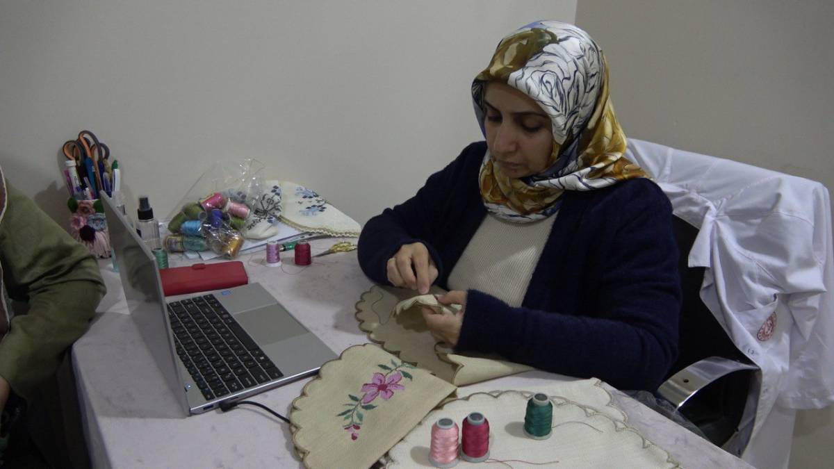 Ağrı’da kadınlar Halk Eğitimi kurslarıyla meslek sahibi oluyor