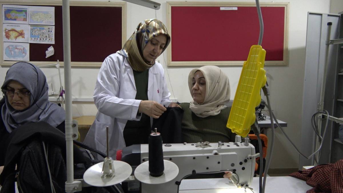 Ağrı’da kadınlar Halk Eğitimi kurslarıyla meslek sahibi oluyor