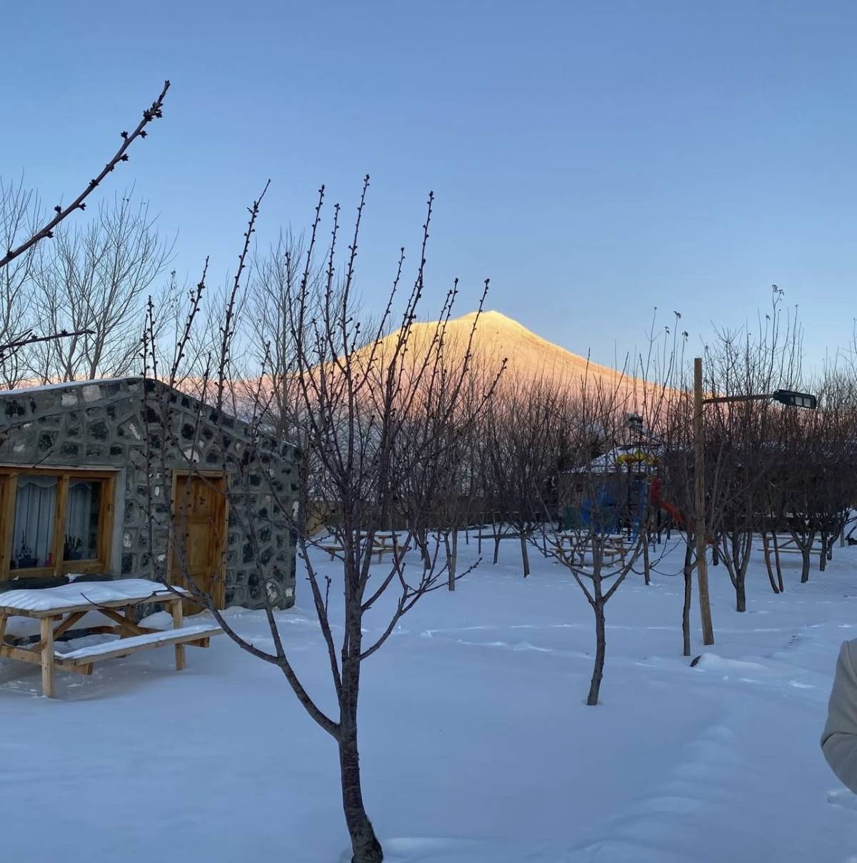 Ağrı Dağı’nın gece ve gündüz karlı görüntüsü mest etti