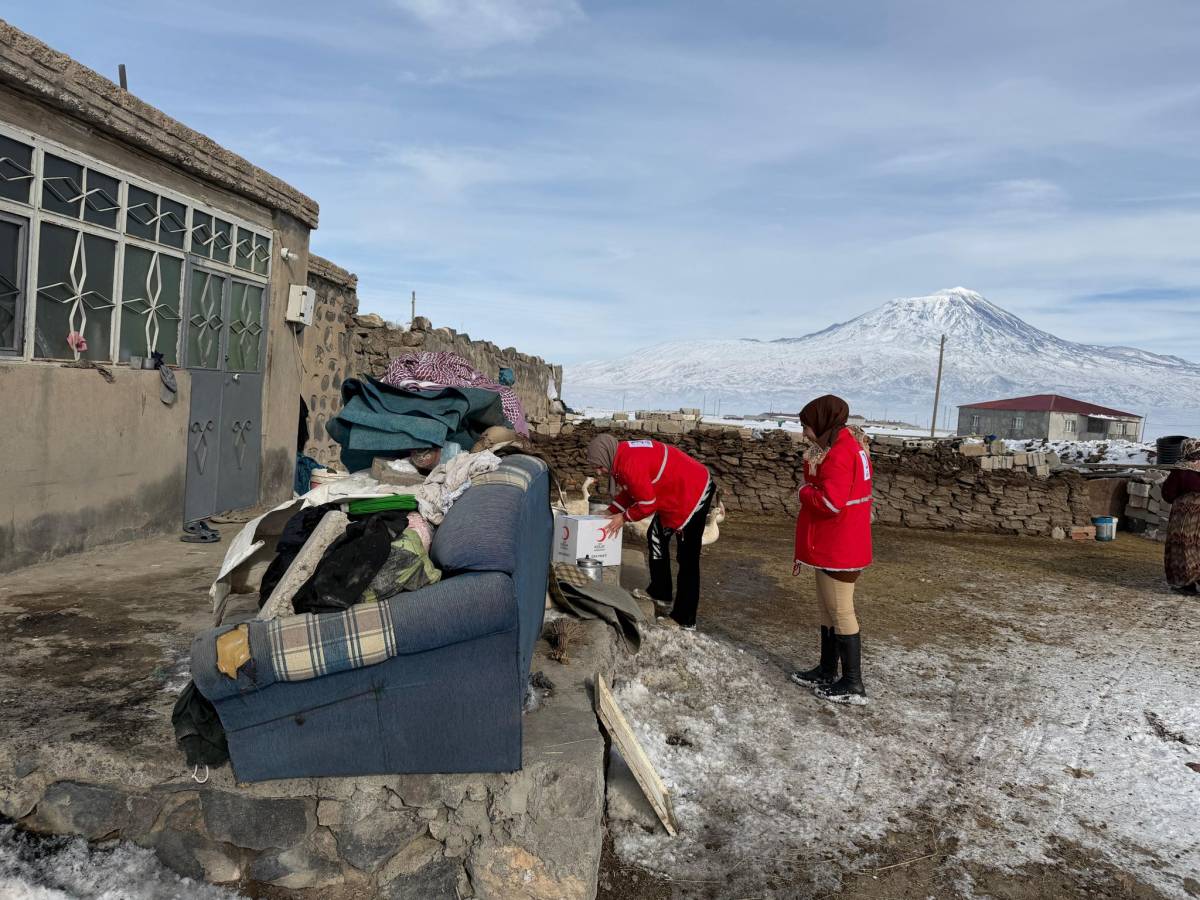 Ağrı Dağı eteklerinde Kızılay’dan gönülleri ısıtan yardım